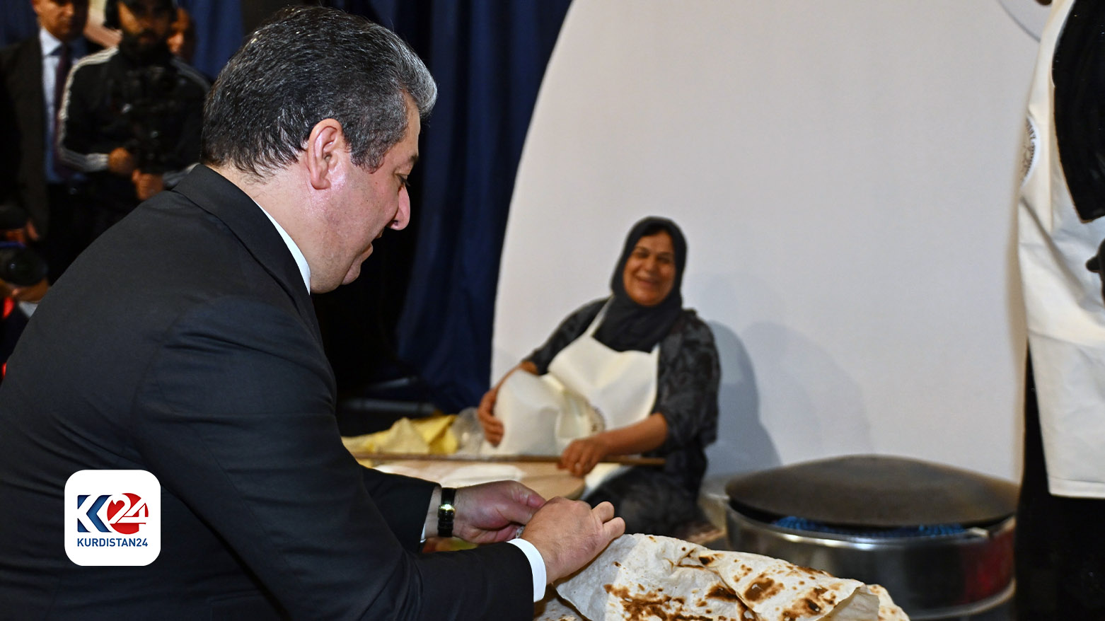 مەسرور بارزانی بەردی بناغەی بۆ دوو پڕۆژە لە زاخۆ دانا و کارگەیەکی لە دهۆک کردەوە